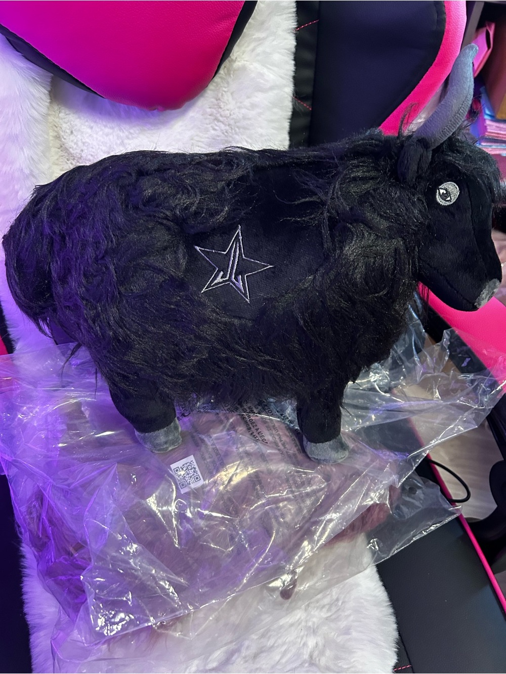 Jeffree Star Black yak collectors item